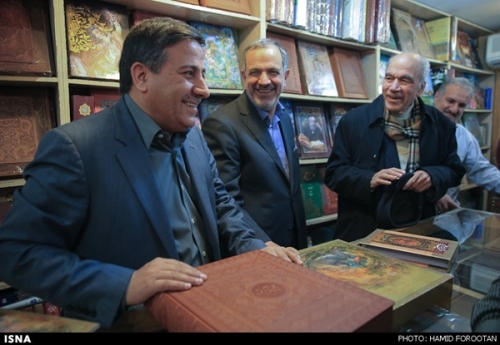 شورا ، شهرداری تهران را مکلف به حمایت از کتابفروشی ها و انتشارات کند